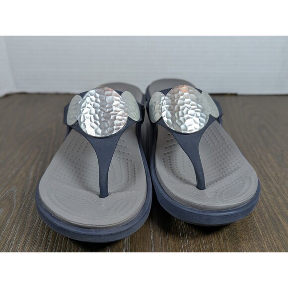 CROCS COMFORT Sanrah Wedge Sandals Womens 9 Black Hammer Silver Circle Logo - Picture 4 of 13